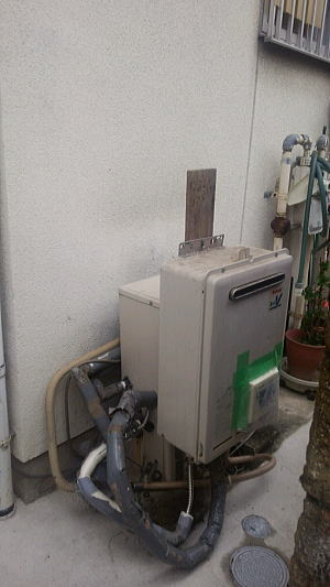 リンナイ製ガスふろ給湯器 RUF-A2400AW(A)+専用据置台での交換工事 