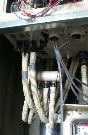床暖房接続2/3、高温暖房接続×1　接続部のOリングは取り替えます。